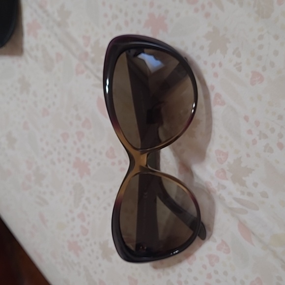 Gucci Accessories - Gucci sunglasses
